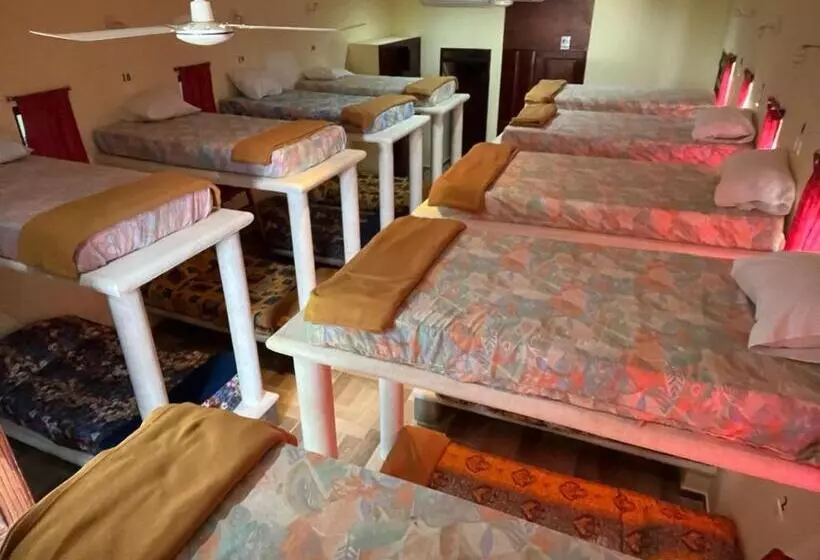 Hotelli Y Hostal Nojoch Che