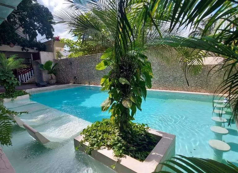 Hotelli Y Hostal Nojoch Che