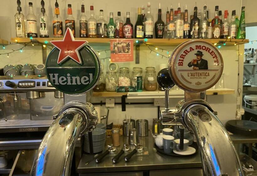 بنسيون The Roade House Rooms