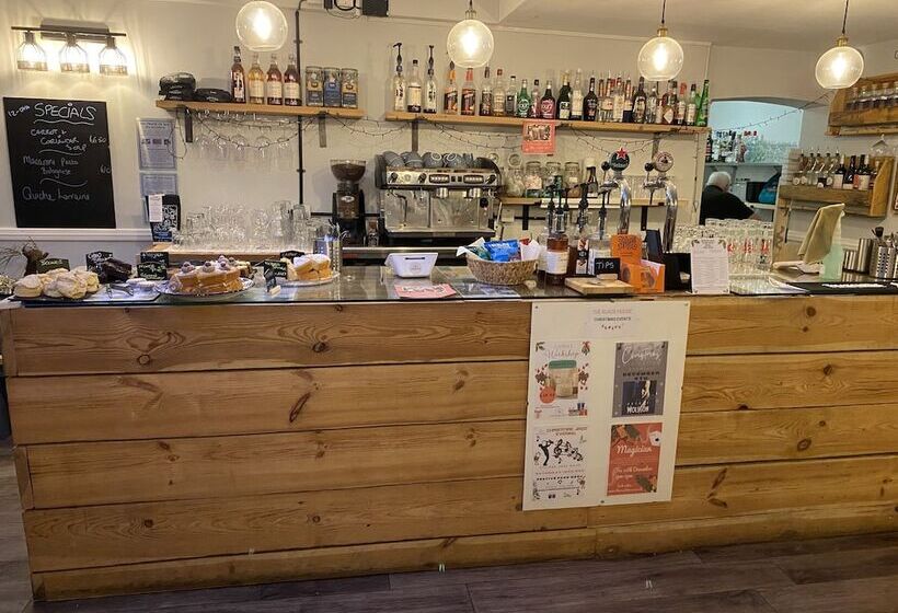 بنسيون The Roade House Rooms