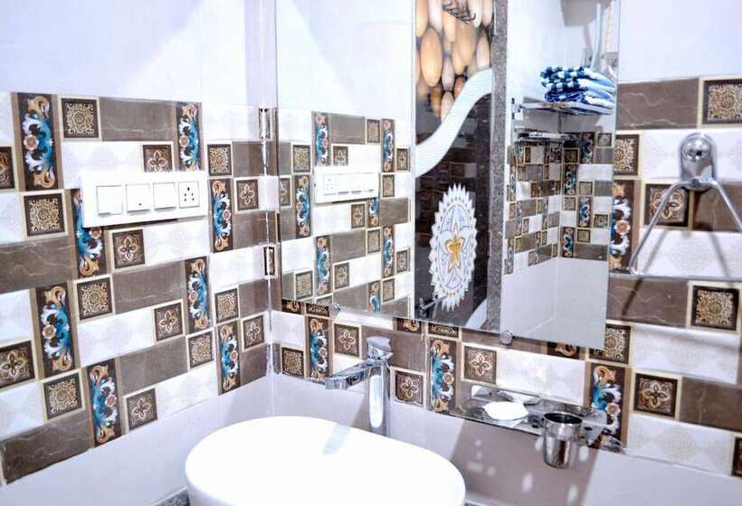 Rudraksh Hotel & Restaurant