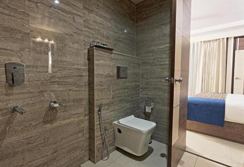 בית מלון כפרי Cardinal Express Oxmo Delhi Airport