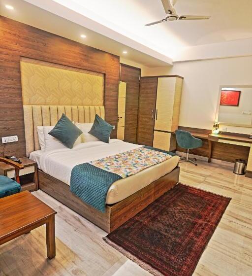 בית מלון כפרי Cardinal Express Oxmo Delhi Airport