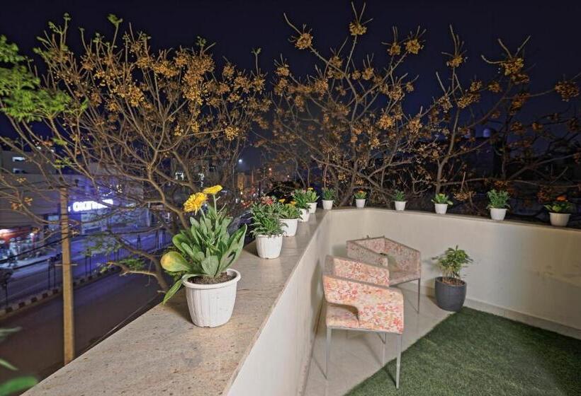 בית מלון כפרי Cardinal Express Oxmo Delhi Airport