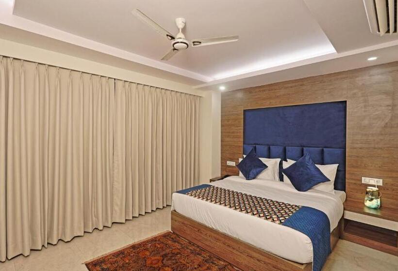 בית מלון כפרי Cardinal Express Oxmo Delhi Airport