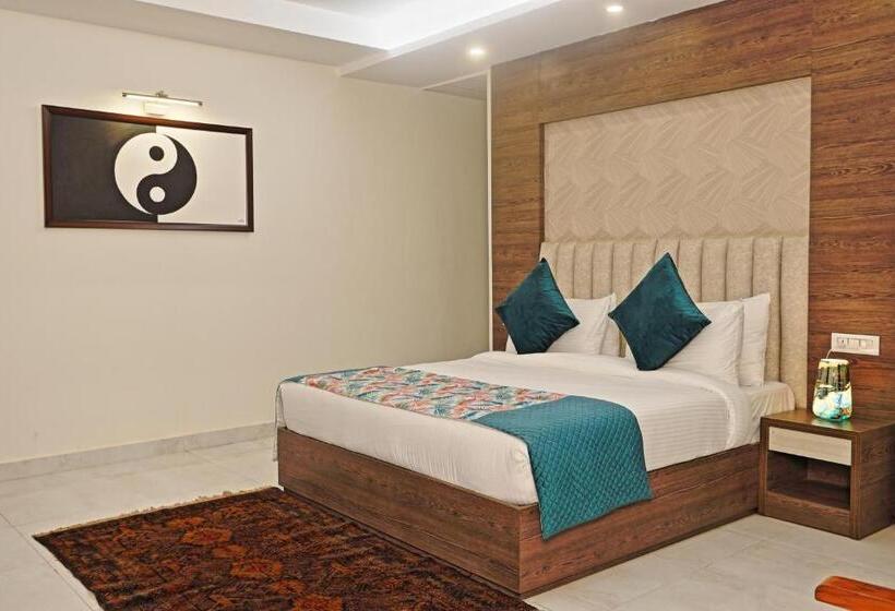 בית מלון כפרי Cardinal Express Oxmo Delhi Airport