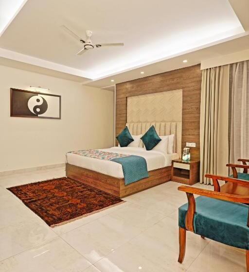 בית מלון כפרי Cardinal Express Oxmo Delhi Airport