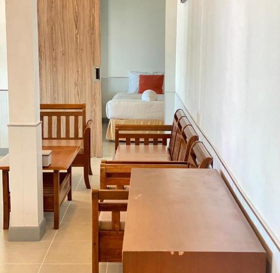 בית מלון כפרי Laemsing Natural Beach Resort