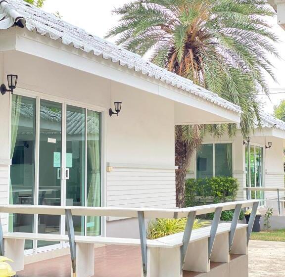 בית מלון כפרי Laemsing Natural Beach Resort