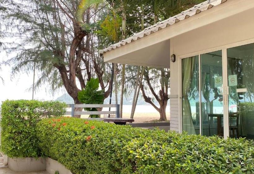 בית מלון כפרי Laemsing Natural Beach Resort