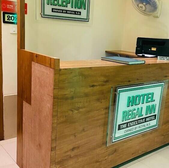 호텔 Regal Inn