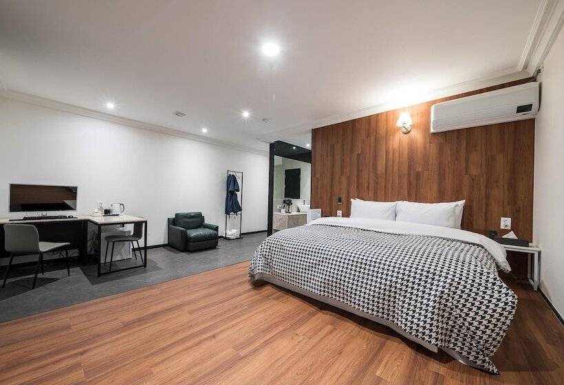 מוטל Suwon Guundong Hotel And