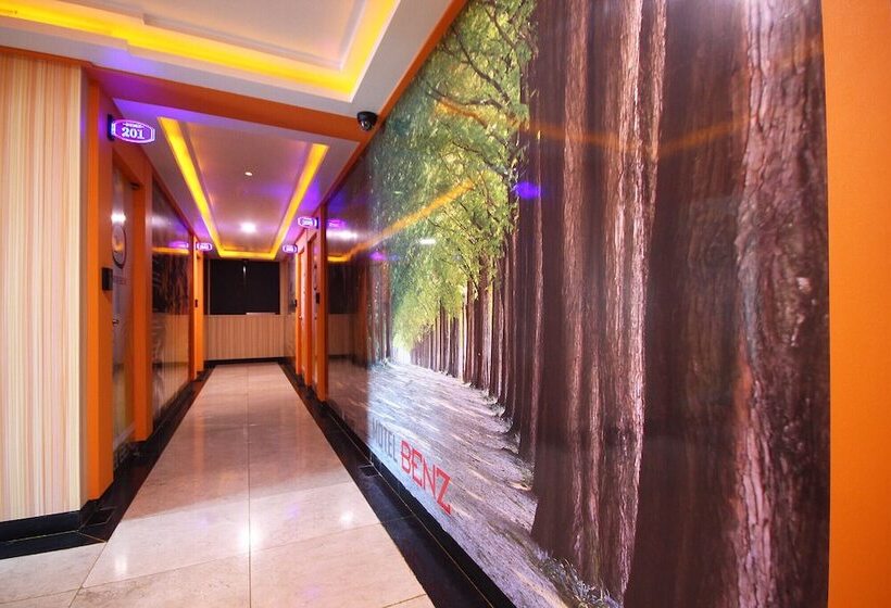 汽车旅馆  Yangsan Bukbudong Benz