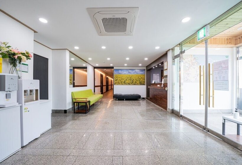 Motel Yangyang Yuchaekkotyanggicheoreom