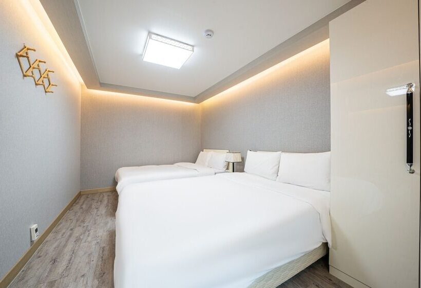 Motel Yangyang Yuchaekkotyanggicheoreom