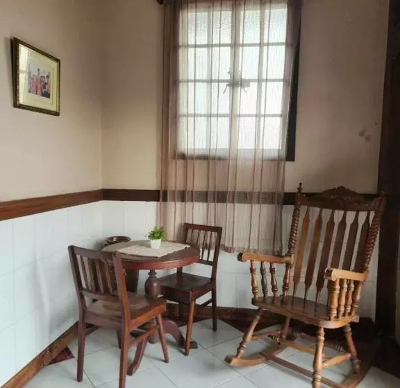 ユースホステル Twin Room In Casa De Piedra Pension House