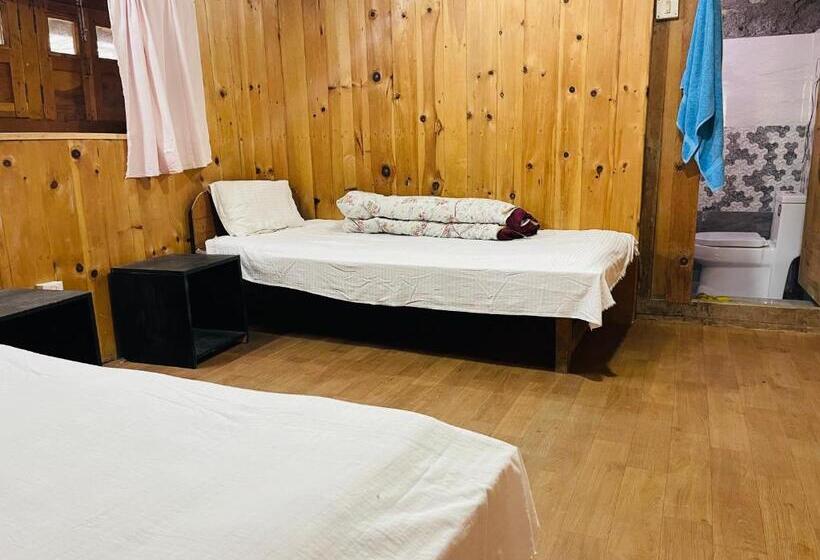 هتل Blue Sheep Inn