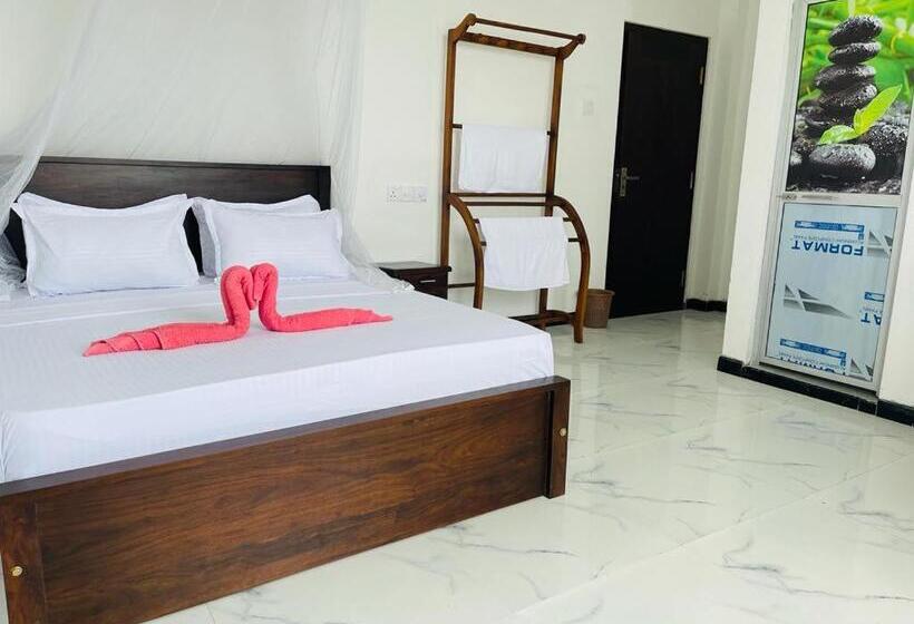 فندق Blue Waves Ocean Mirissa