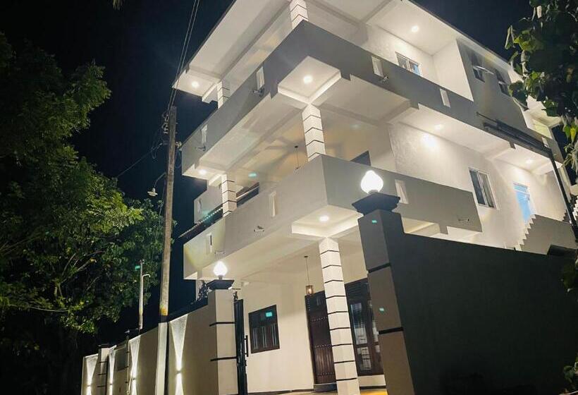 فندق Blue Waves Ocean Mirissa