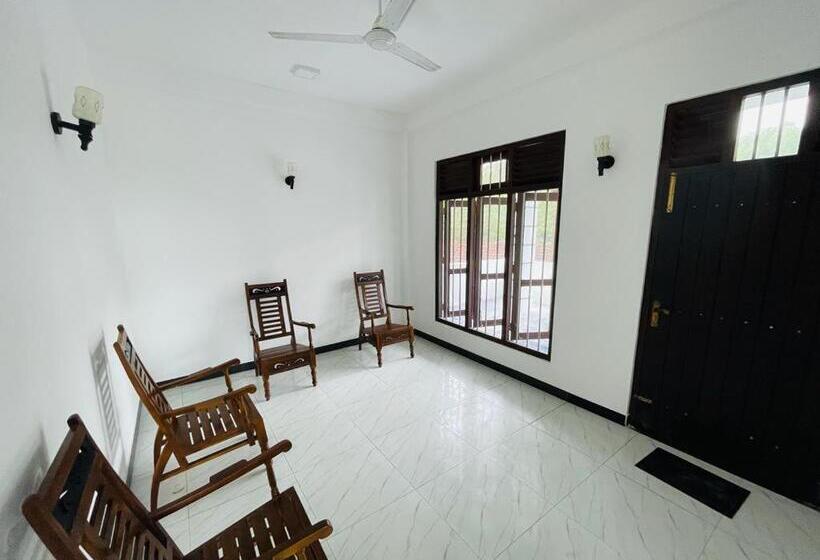 فندق Blue Waves Ocean Mirissa