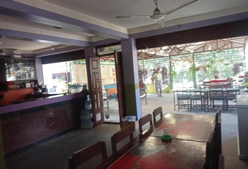 هتل Dolalghat Beach