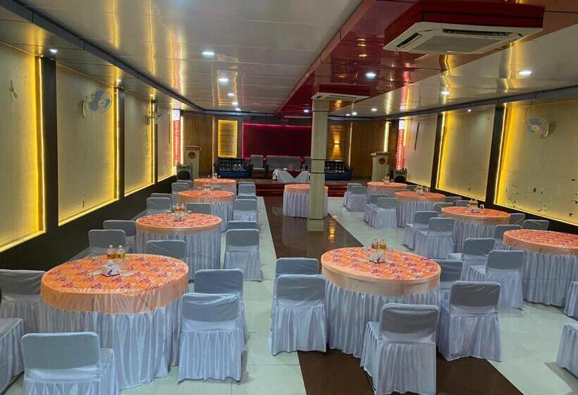 هتل Everest Inn Pvt. Ltd