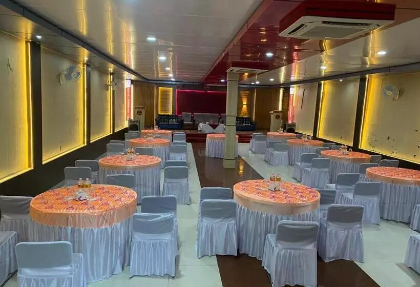 هتل Everest Inn Pvt. Ltd