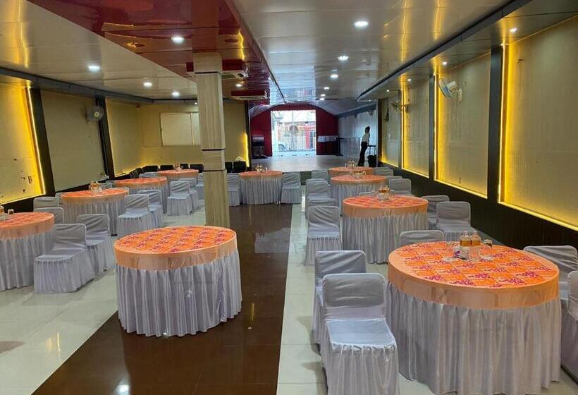 هتل Everest Inn Pvt. Ltd