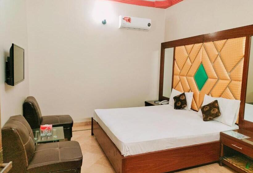 The Family Hotel In Karachi
