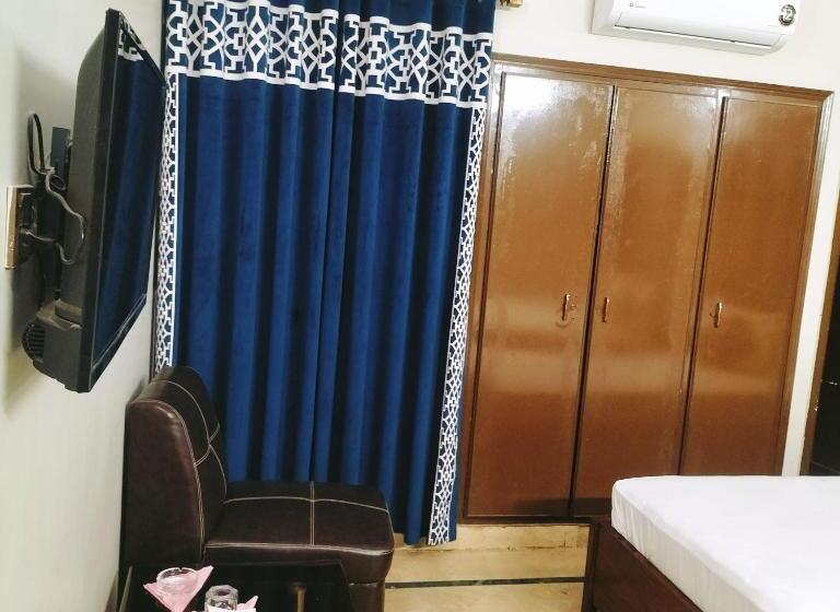 The Family Hotel In Karachi