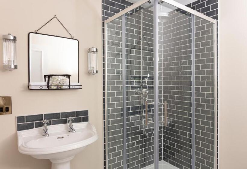 호텔 The Whittling House