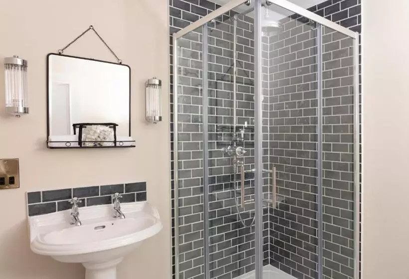 Hotelli The Whittling House