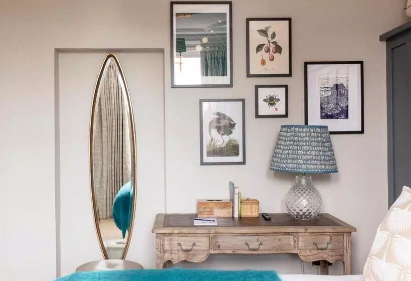 Hotelli The Whittling House