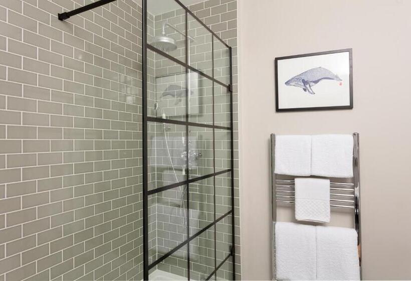 호텔 The Whittling House