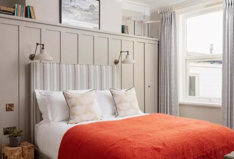 Hotelli The Whittling House