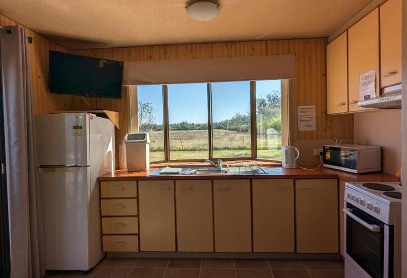 מוטל Narromine Rockwall Tourist Park