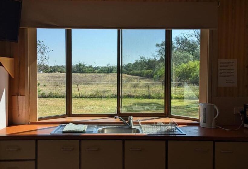 מוטל Narromine Rockwall Tourist Park