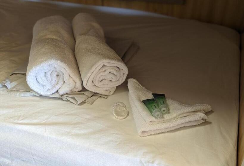 מוטל Narromine Rockwall Tourist Park