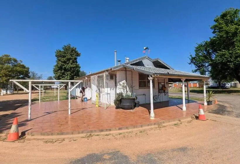 モーテル Narromine Rockwall Tourist Park