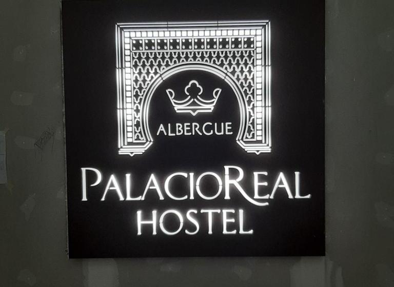 Palacio Real Hostel