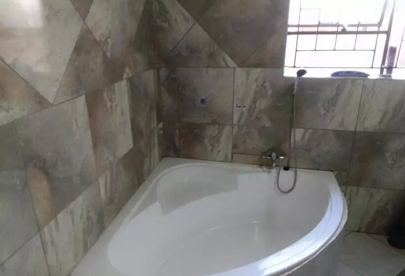 ペンション Thiwani Guest House