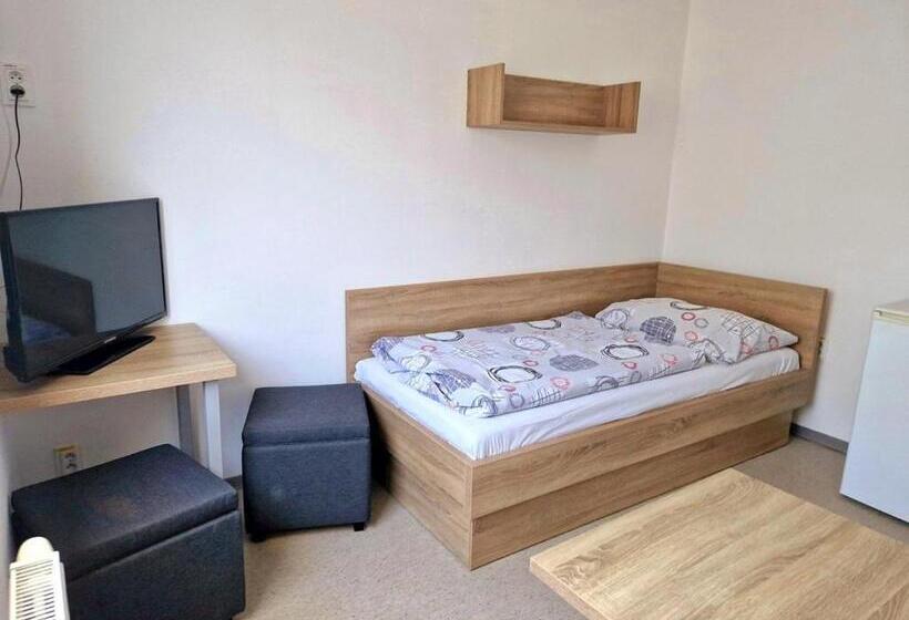 호스텔 Ubytovňa železničná