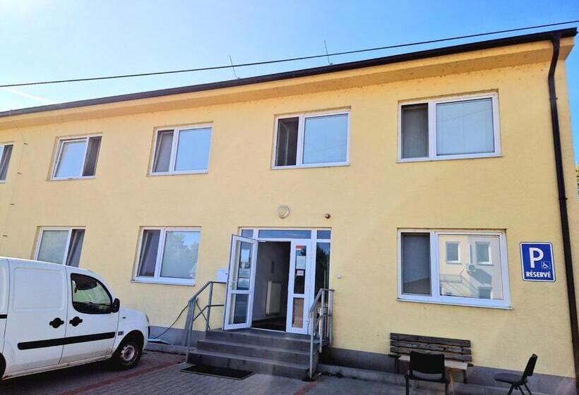 호스텔 Ubytovňa železničná