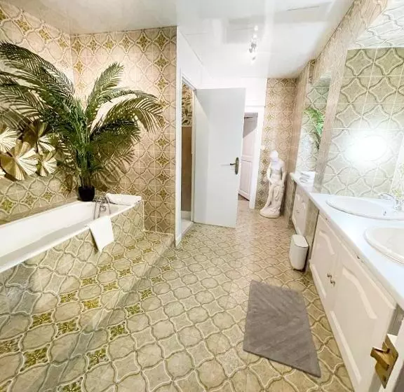 ベッドアンドブレックファースト Chateau Bourgeoisie