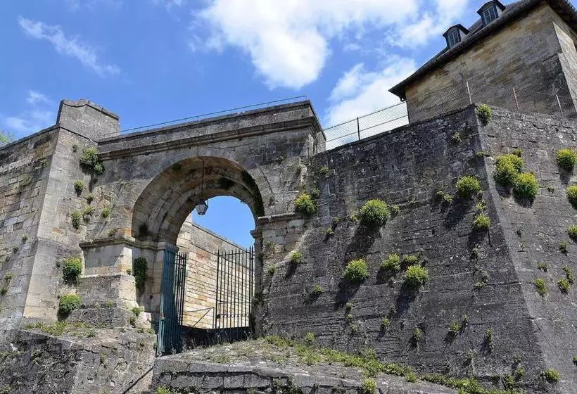 ベッドアンドブレックファースト Chateau Bourgeoisie