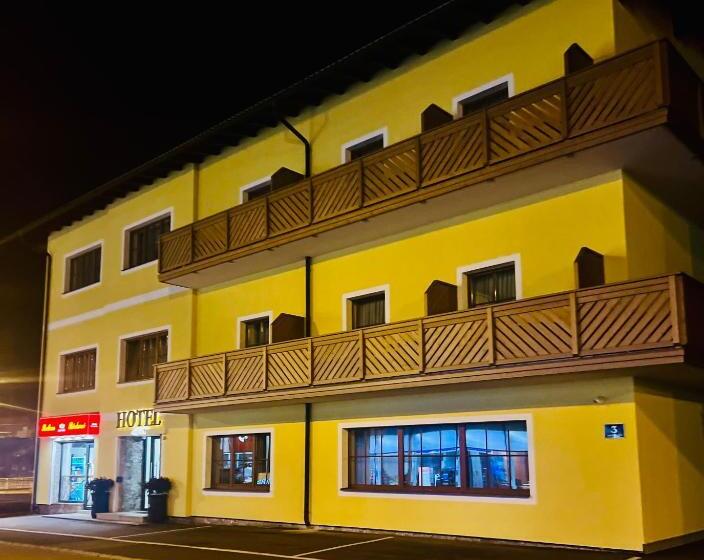 تختخواب و صبحانه Genta