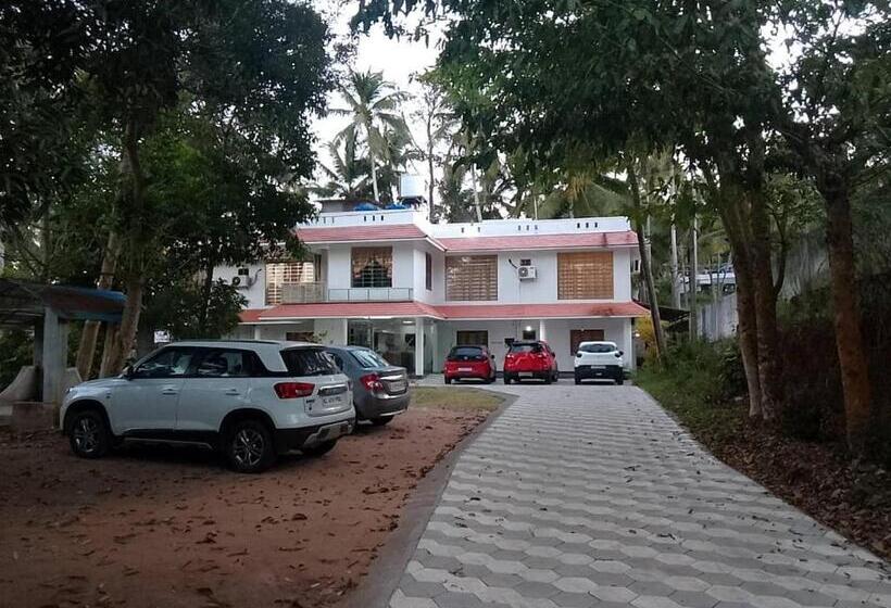 مبيت وإفطار Somatheertham Panchakarma Resort