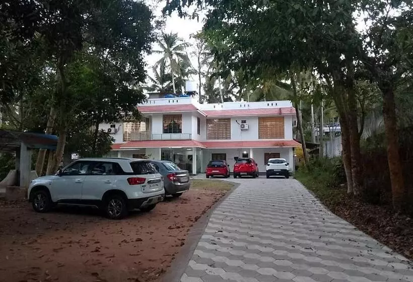 ベッドアンドブレックファースト Somatheertham Panchakarma Resort