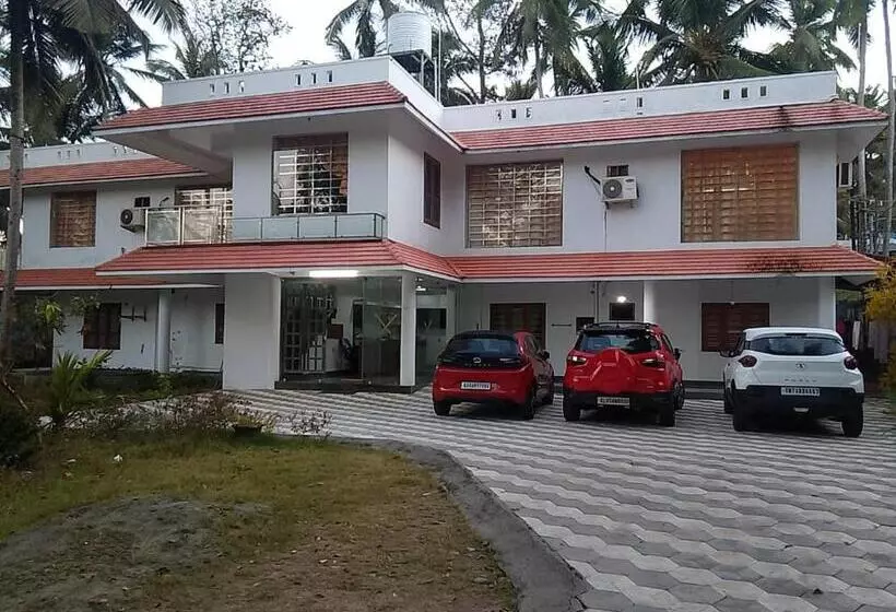 ベッドアンドブレックファースト Somatheertham Panchakarma Resort