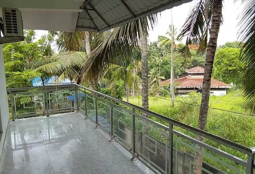 ベッドアンドブレックファースト Somatheertham Panchakarma Resort